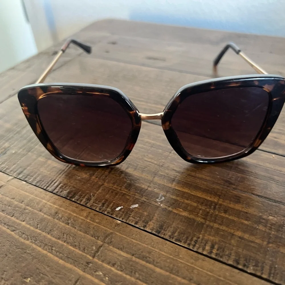 Sunglasses Bundle - Picture 4 of 8